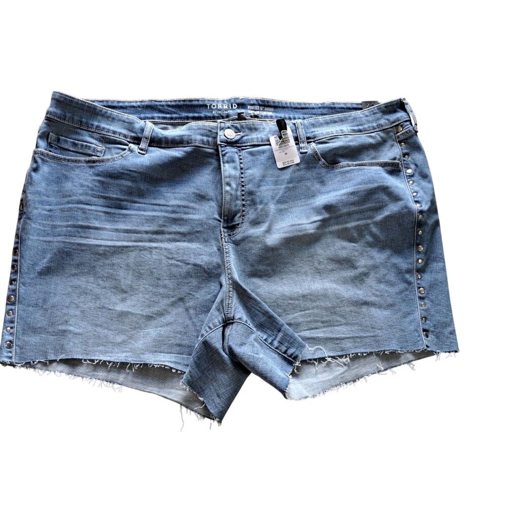 New Torrid Women's Size 26 5" Mid-Rise Denim Shorts Studded Sides  Frayed Hem
